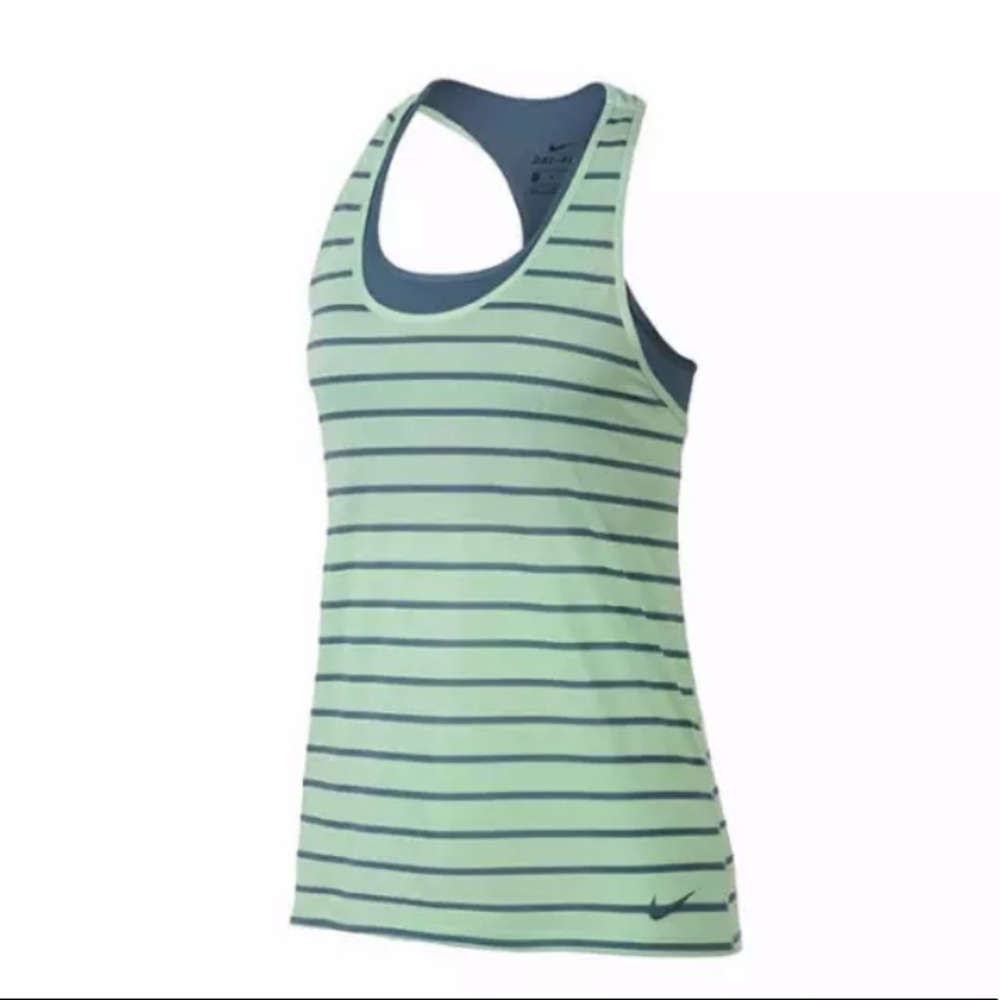 💜5 for $40💜 NEW Nike Tank Top with Bra